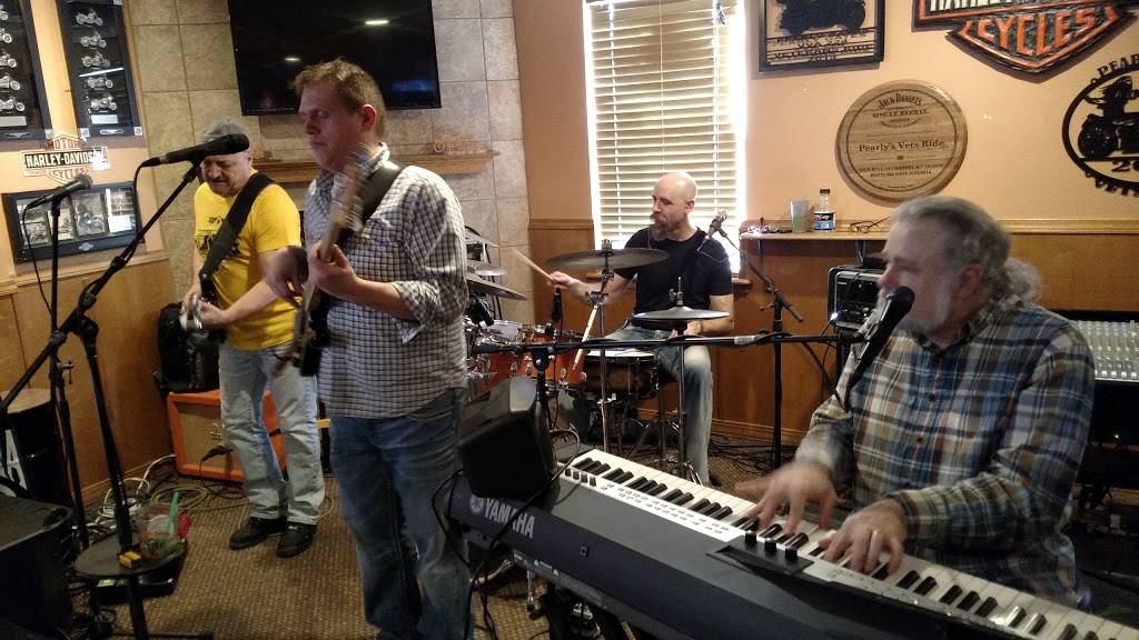 Pearly Gates Bar & Grill | restaurant | 3551 Finger Rd, Green Bay, WI 54311, USA | 9204654656 OR +1 920-465-4656