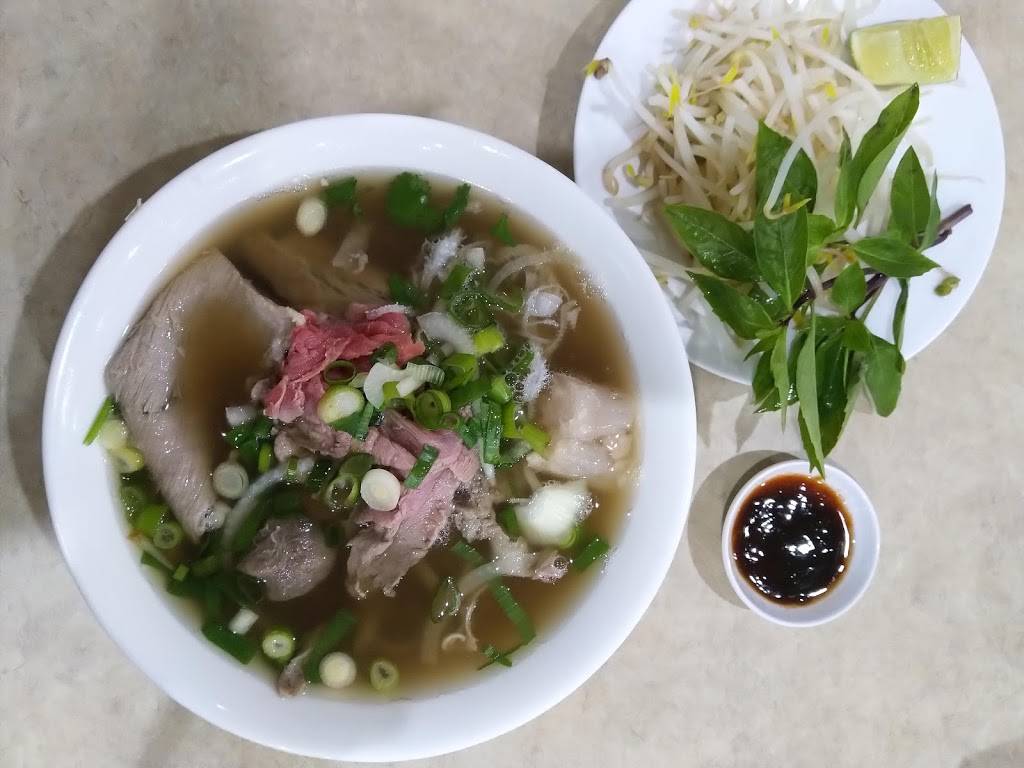 Pho Bo To | restaurant | 1635 Lawrence Ave W, North York, ON M6L 3C9, Canada | 4162450388 OR +1 416-245-0388