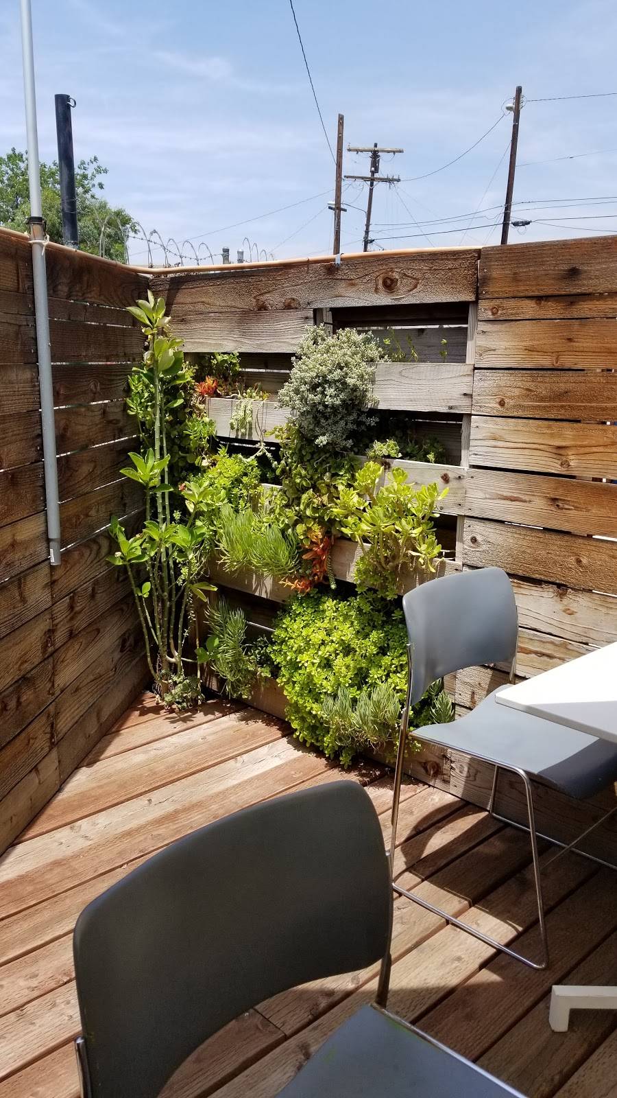 seventeen cafe | restaurant | 7734 San Fernando Rd, Sun Valley, CA 91352, USA | 7472232056 OR +1 747-223-2056