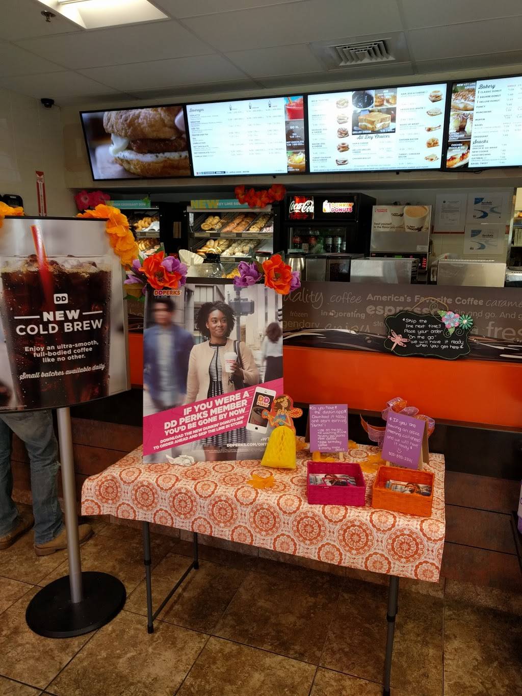 Dunkin | bakery | 8 Stiles Rd, Salem, NH 03079, USA | 6038932241 OR +1 603-893-2241