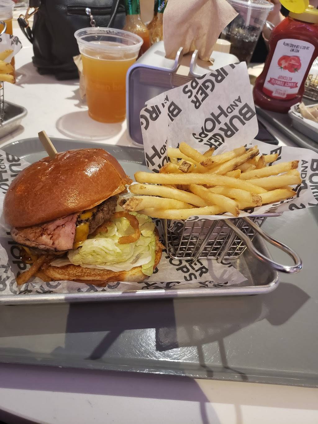 Gs Burgers | restaurant | 1300 Main St, Watertown, CT 06795, USA | 8602745551 OR +1 860-274-5551