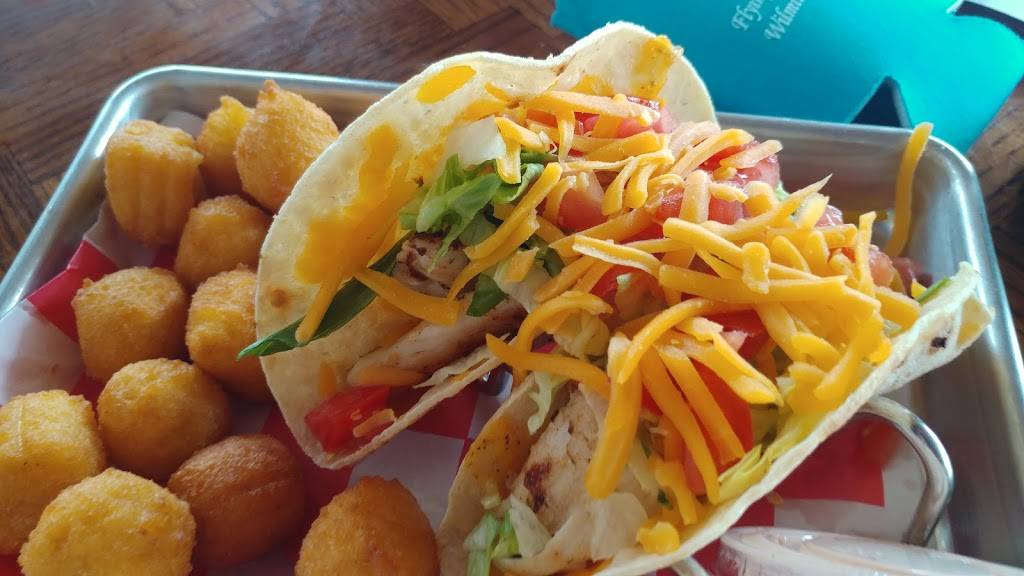 Flying Fish Bar & Grill | restaurant | 7906 US-80, Savannah, GA 31410, USA | 9128972009 OR +1 912-897-2009