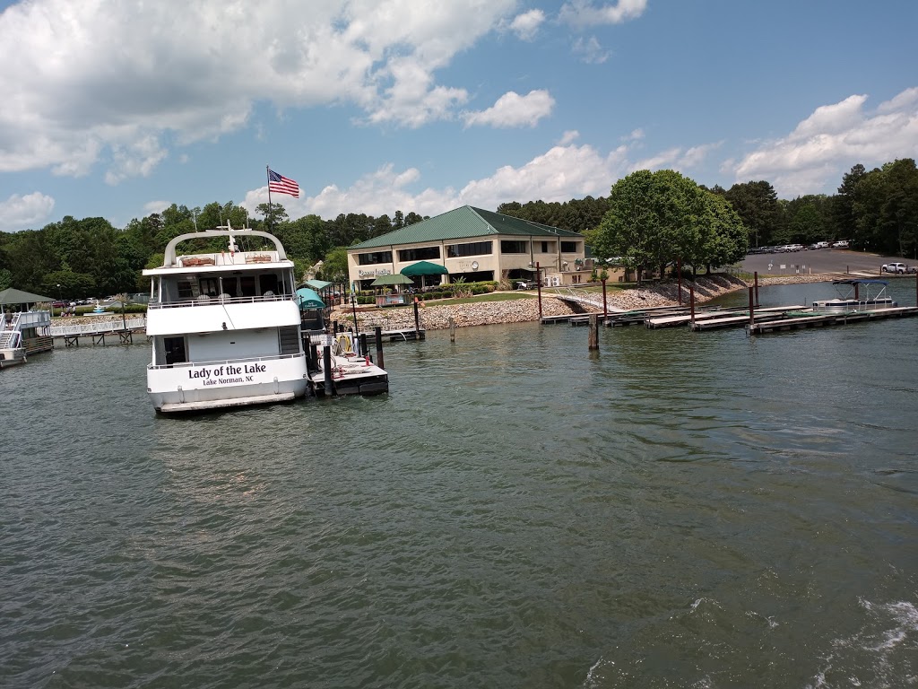 Queens Landing | restaurant | 1459 River Hwy, Mooresville, NC 28117, USA | 7046632628 OR +1 704-663-2628