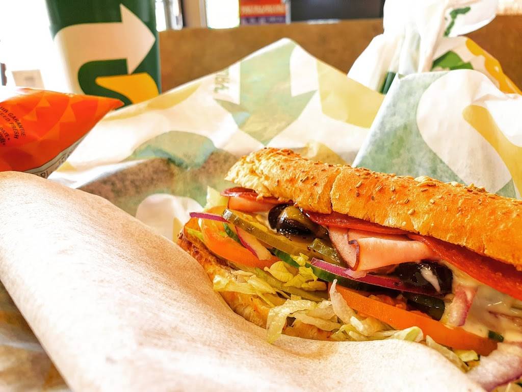 Subway | restaurant | 1533 Steeles Ave E, North York, ON M2M 3Y7, Canada | 4162259213 OR +1 416-225-9213