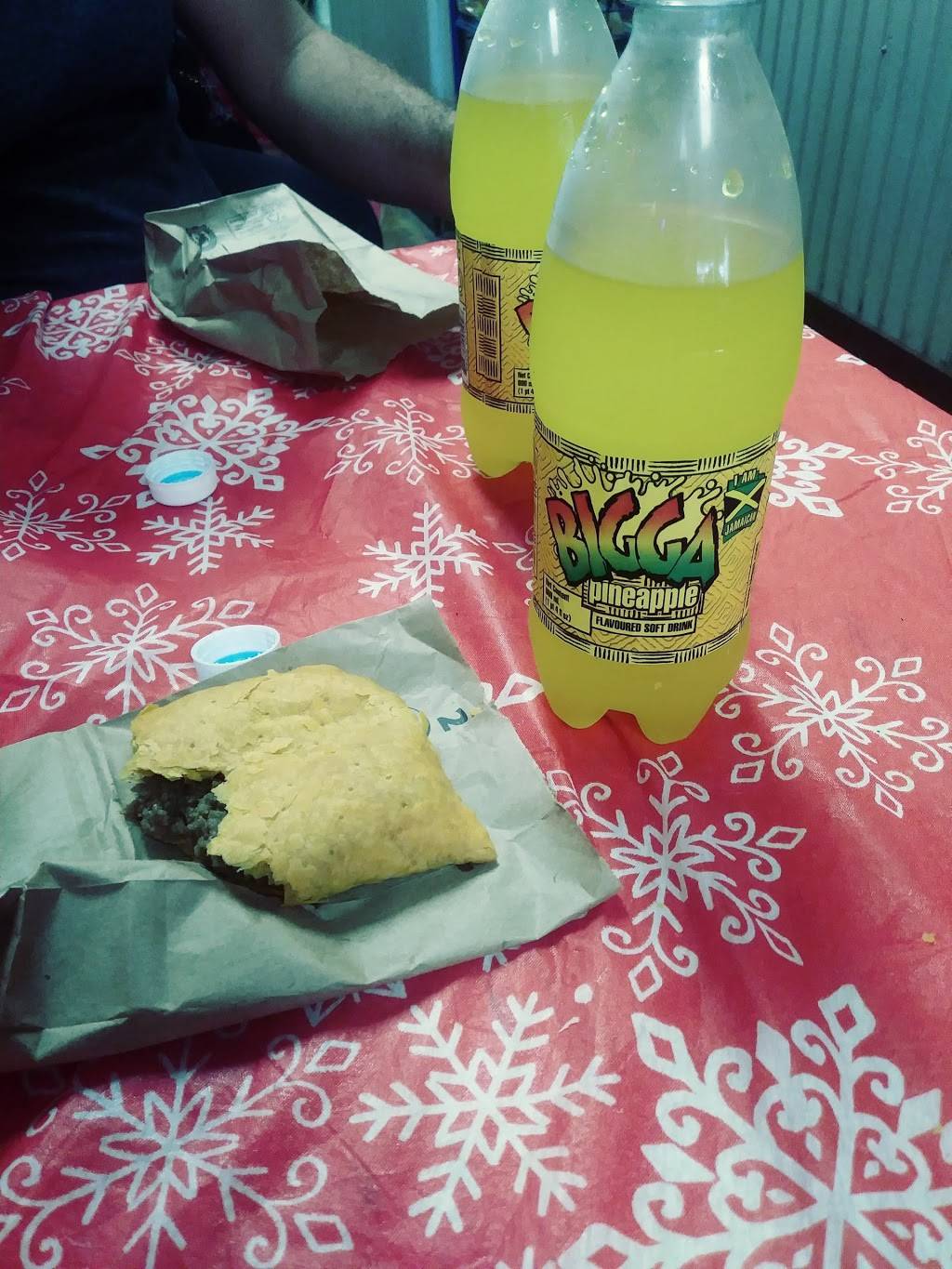 Banana Hut | restaurant | 13740 SW 152nd St, Miami, FL 33177, USA | 3059698290 OR +1 305-969-8290