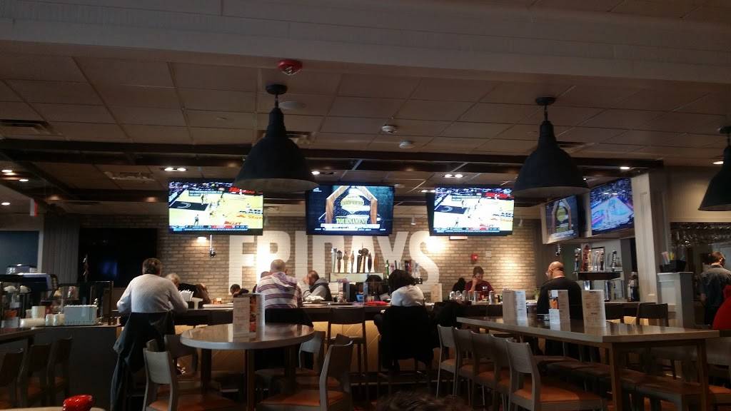 TGI Fridays | restaurant | 7000 Austin St, Forest Hills, NY 11375, USA | 7187933263 OR +1 718-793-3263