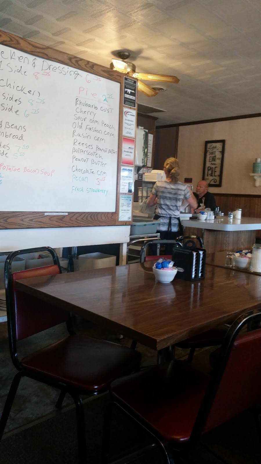 Village Inn | restaurant | 107 S Main St, Middlebury, IN 46540, USA | 5748252043 OR +1 574-825-2043