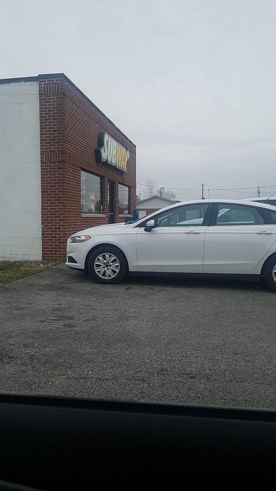 Subway Restaurants | restaurant | 601 E Lyons St, Marissa, IL 62257, USA | 6182951900 OR +1 618-295-1900