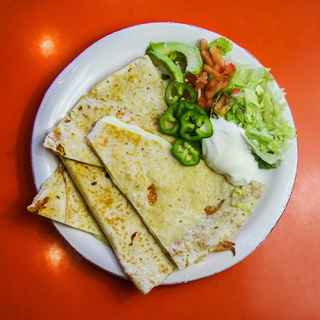 El Famous Burrito | restaurant | 1336 75th St, Downers Grove, IL 60516, USA | 6302414111 OR +1 630-241-4111