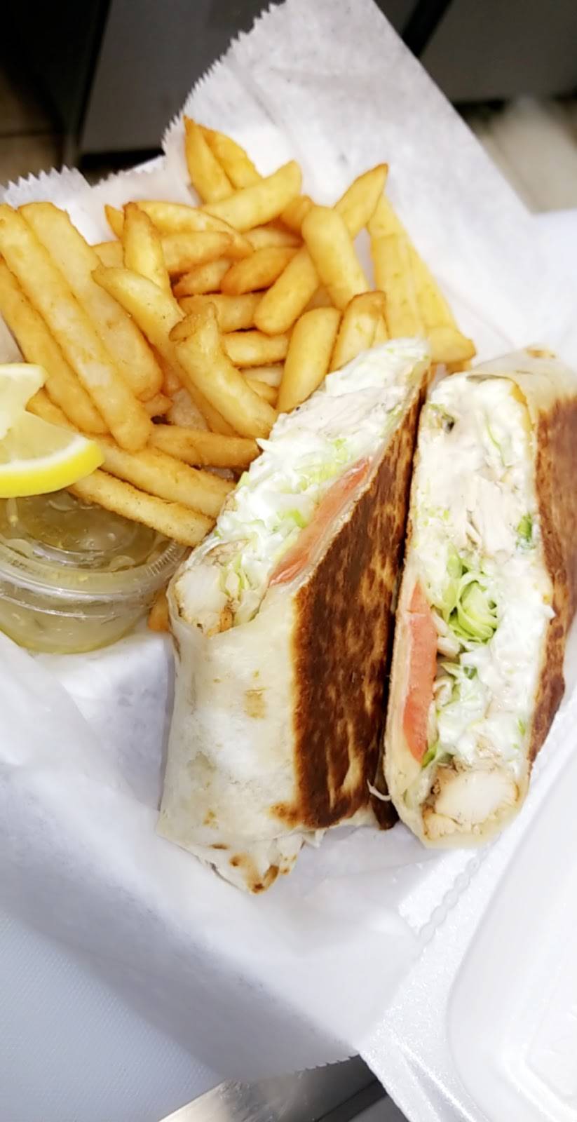 Big Sharks | restaurant | 7600 S Exchange Ave, Chicago, IL 60649, USA | 7735307625 OR +1 773-530-7625