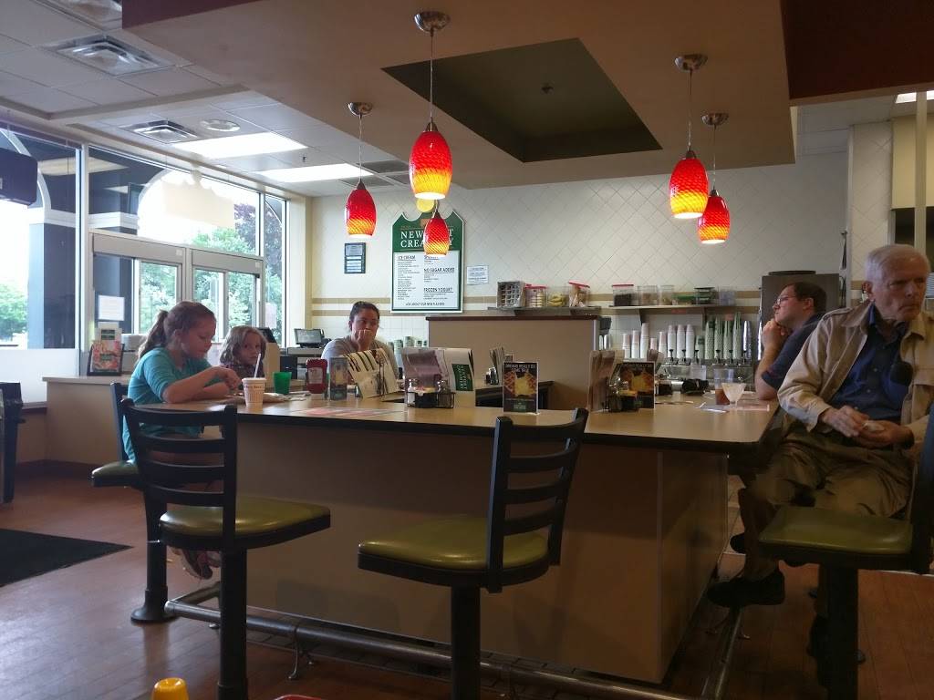 Newport Creamery | restaurant | 181 Bellevue Ave #4, Newport, RI 02840, USA | 4018466332 OR +1 401-846-6332