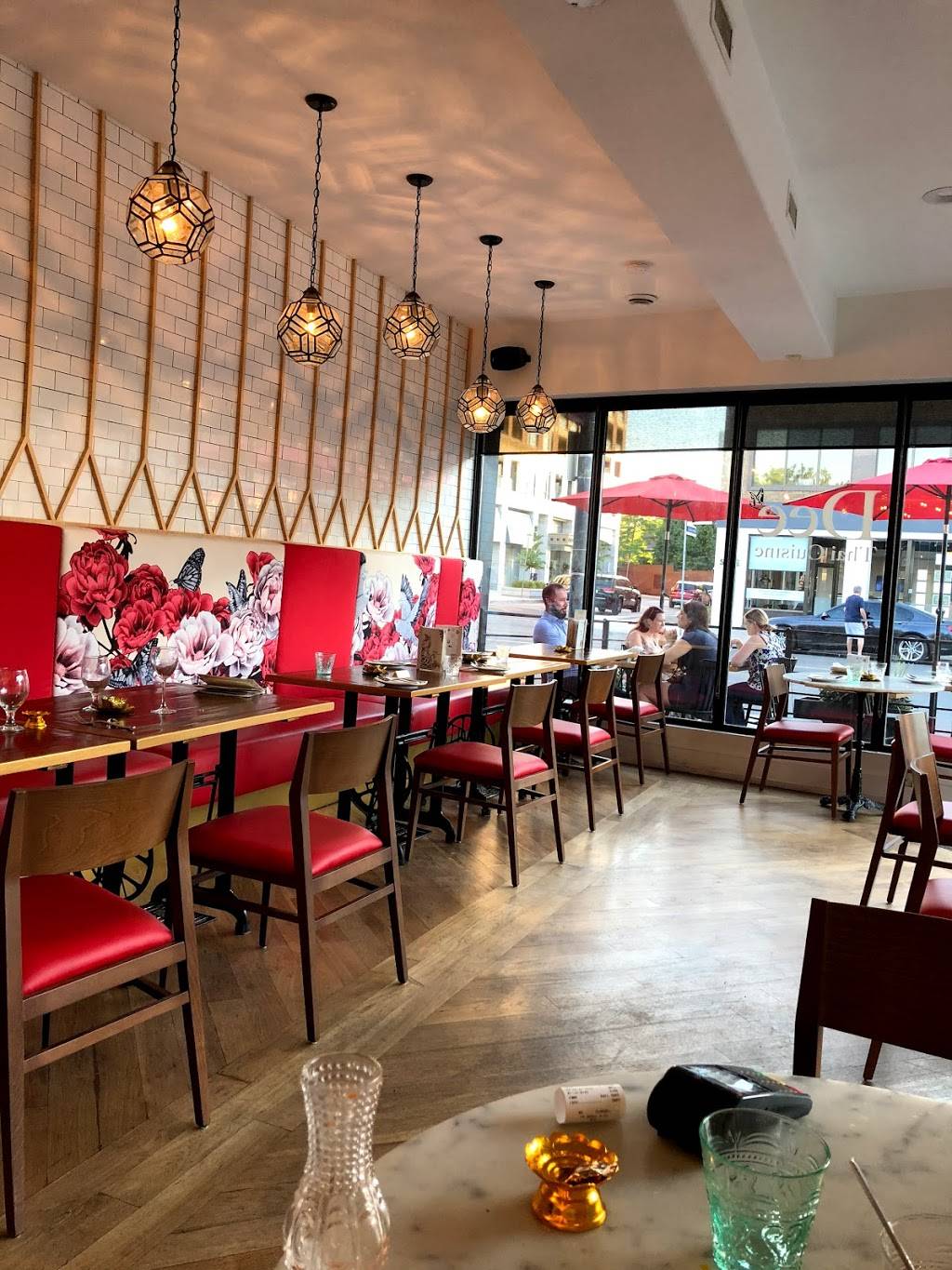 Dee - Thai Cuisine | restaurant | 2013 Yonge St, Toronto, ON M4S 1Z8, Canada | 6474544629 OR +1 647-454-4629