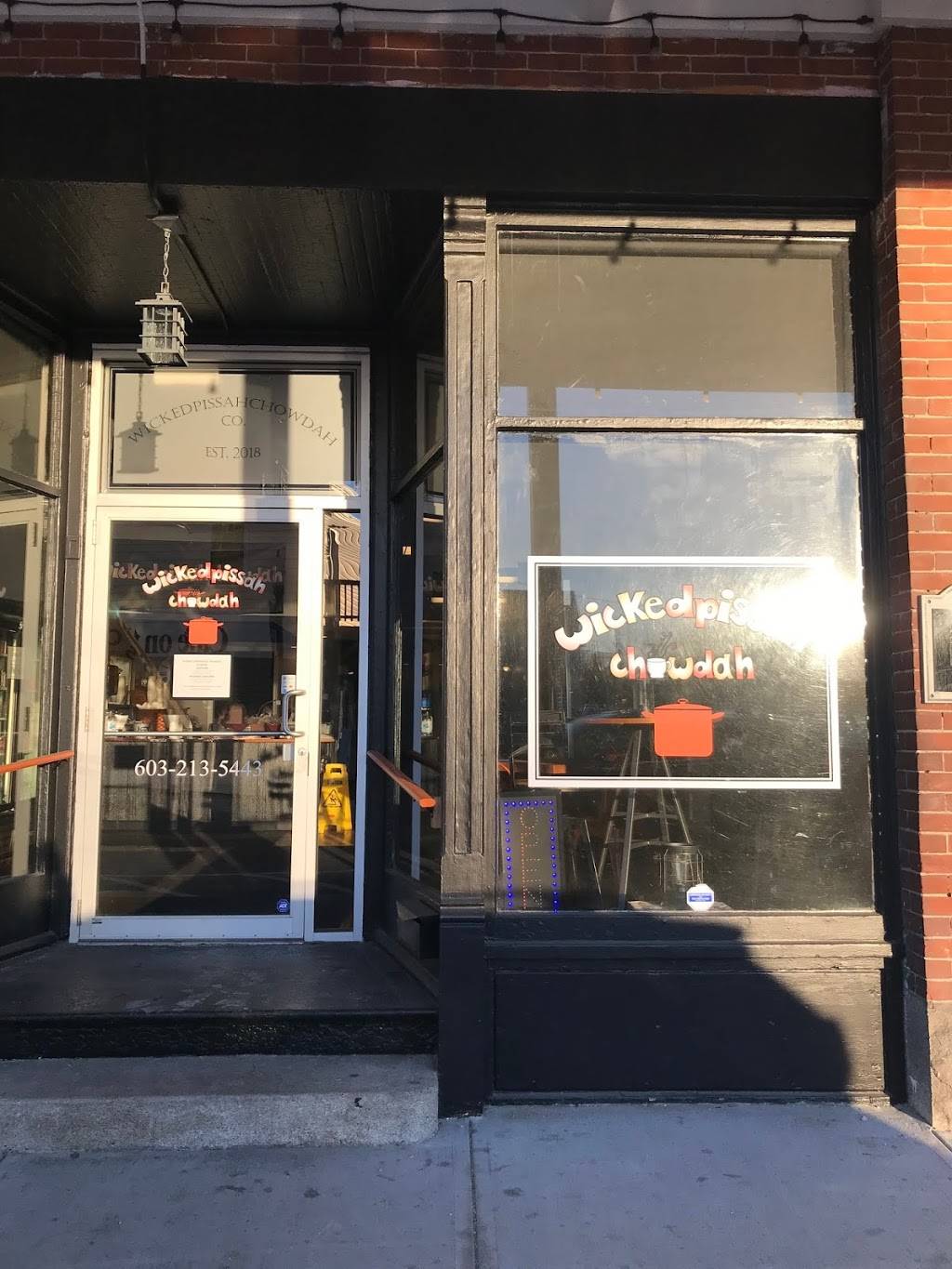 Wickedpissahchowdah | restaurant | 20 South St, Milford, NH 03055, USA | 6032135443 OR +1 603-213-5443