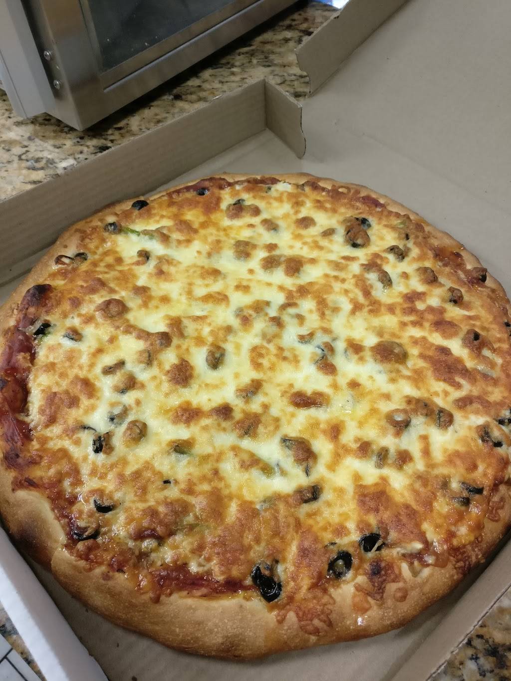 House Of Pizza | restaurant | 160 Richmond Rd, Ottawa, ON K1Z 6W2, Canada | 6137282422 OR +1 613-728-2422