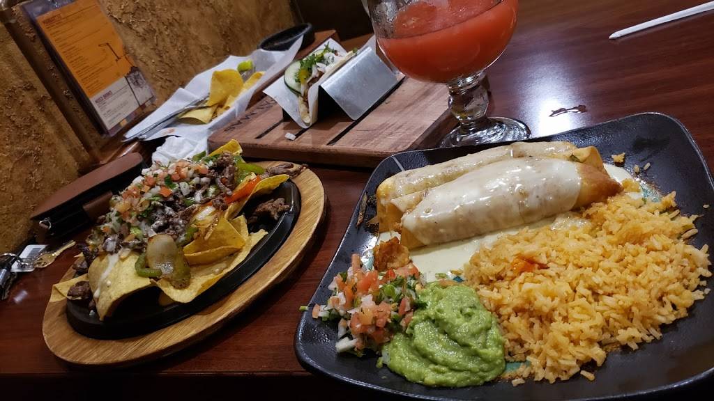 Las Palmas | restaurant | 5821 Charlotte Pike, Nashville, TN 37209, USA | 6153520817 OR +1 615-352-0817