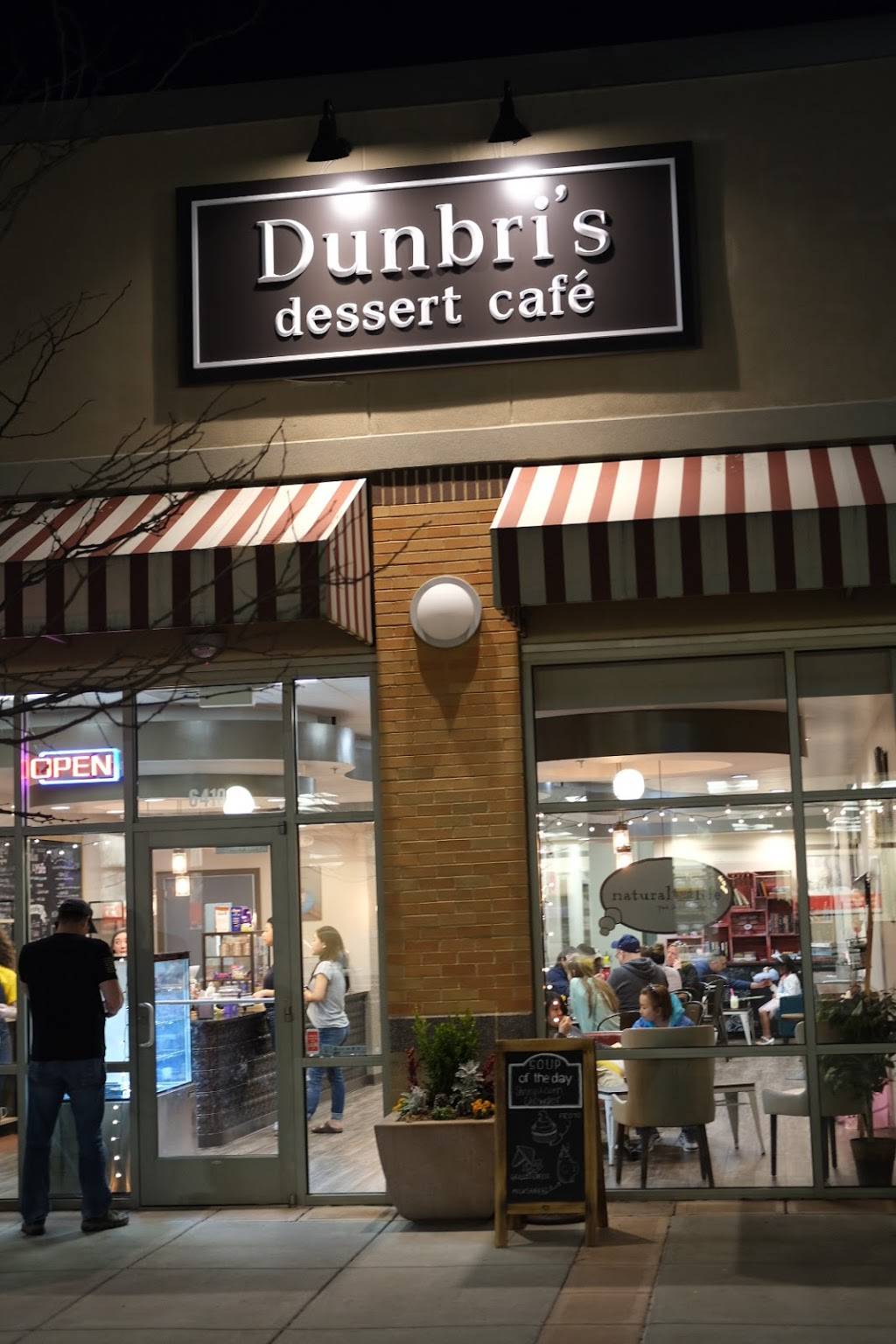 Dunbris Dessert Café | cafe | 6410 Trading Square, Haymarket, VA 20169, USA | 5713938048 OR +1 571-393-8048