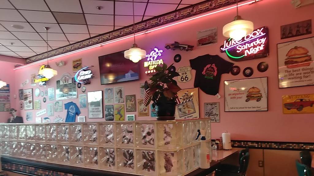 Cheeburger Cheeburger | restaurant | 13311 Manchester Rd, Des Peres, MO 63131, USA | 3148219900 OR +1 314-821-9900