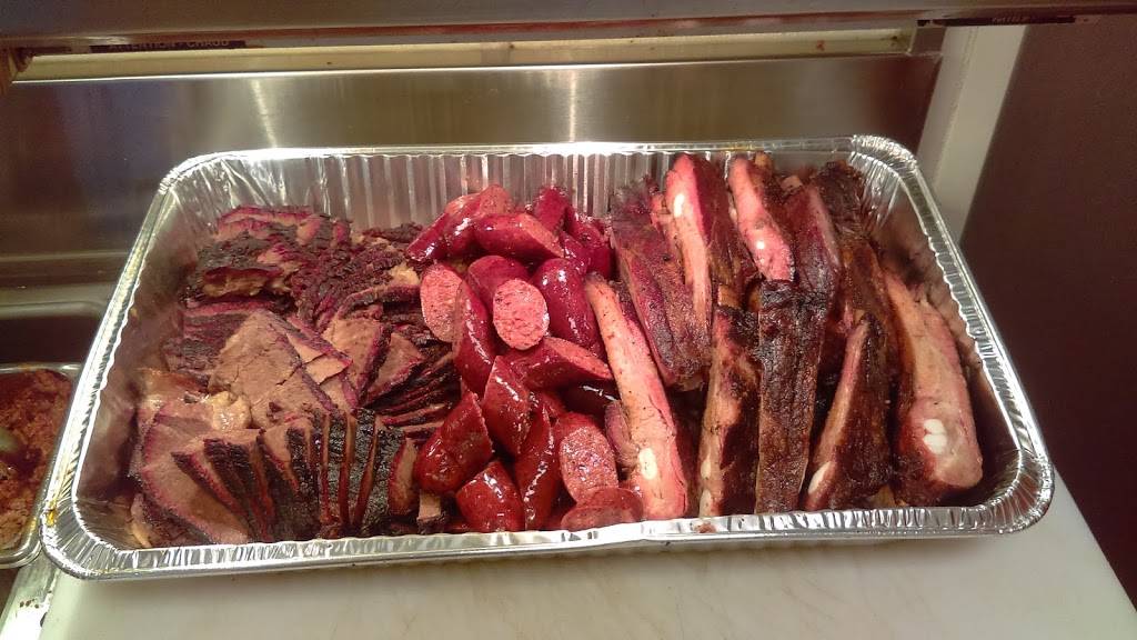 Two Podners Bar-B-Que & Seafood | restaurant | 1441 Robert B Cullum Blvd, Dallas, TX 75210, USA | 2144215387 OR +1 214-421-5387