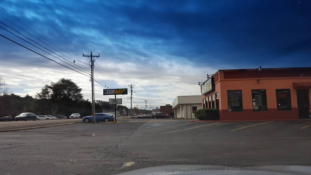 Subway Restaurants | restaurant | 233 Rankin Ave, Dunlap, TN 37327, USA | 4239492227 OR +1 423-949-2227