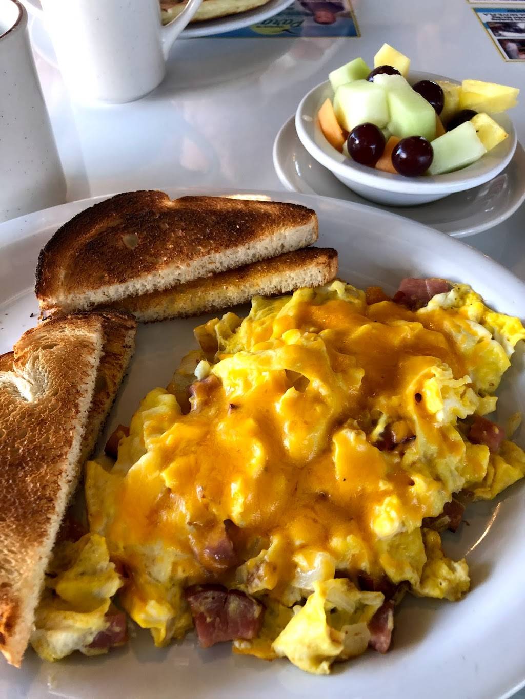 Patches Family Restaurant | restaurant | 501 E Venice Ave, Venice, FL 34285, USA | 9414846713 OR +1 941-484-6713