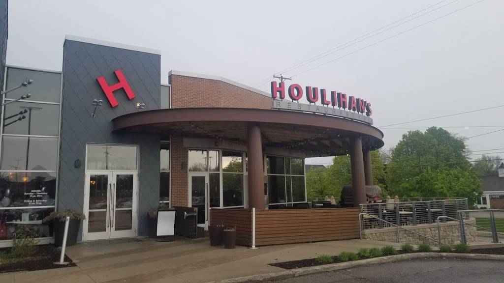 Houlihans | restaurant | Breton Village, 1968 Breton Rd SE, Grand Rapids, MI 49506, USA | 6169571683 OR +1 616-957-1683