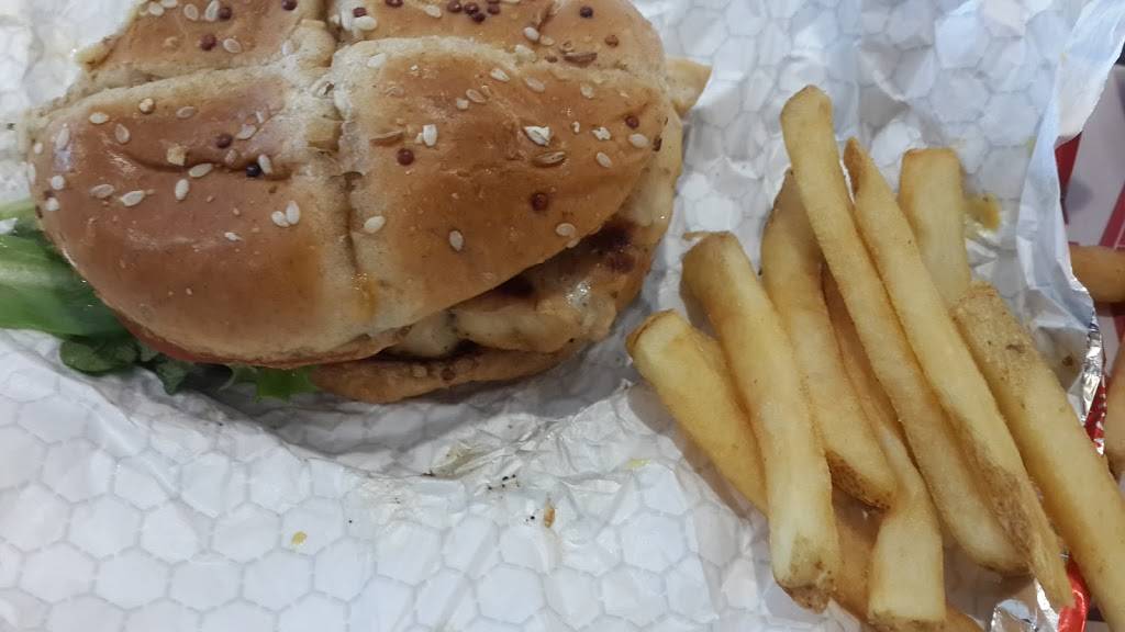 Wendys | restaurant | 18507 Devonshire St, Northridge, CA 91324, USA | 8183664561 OR +1 818-366-4561