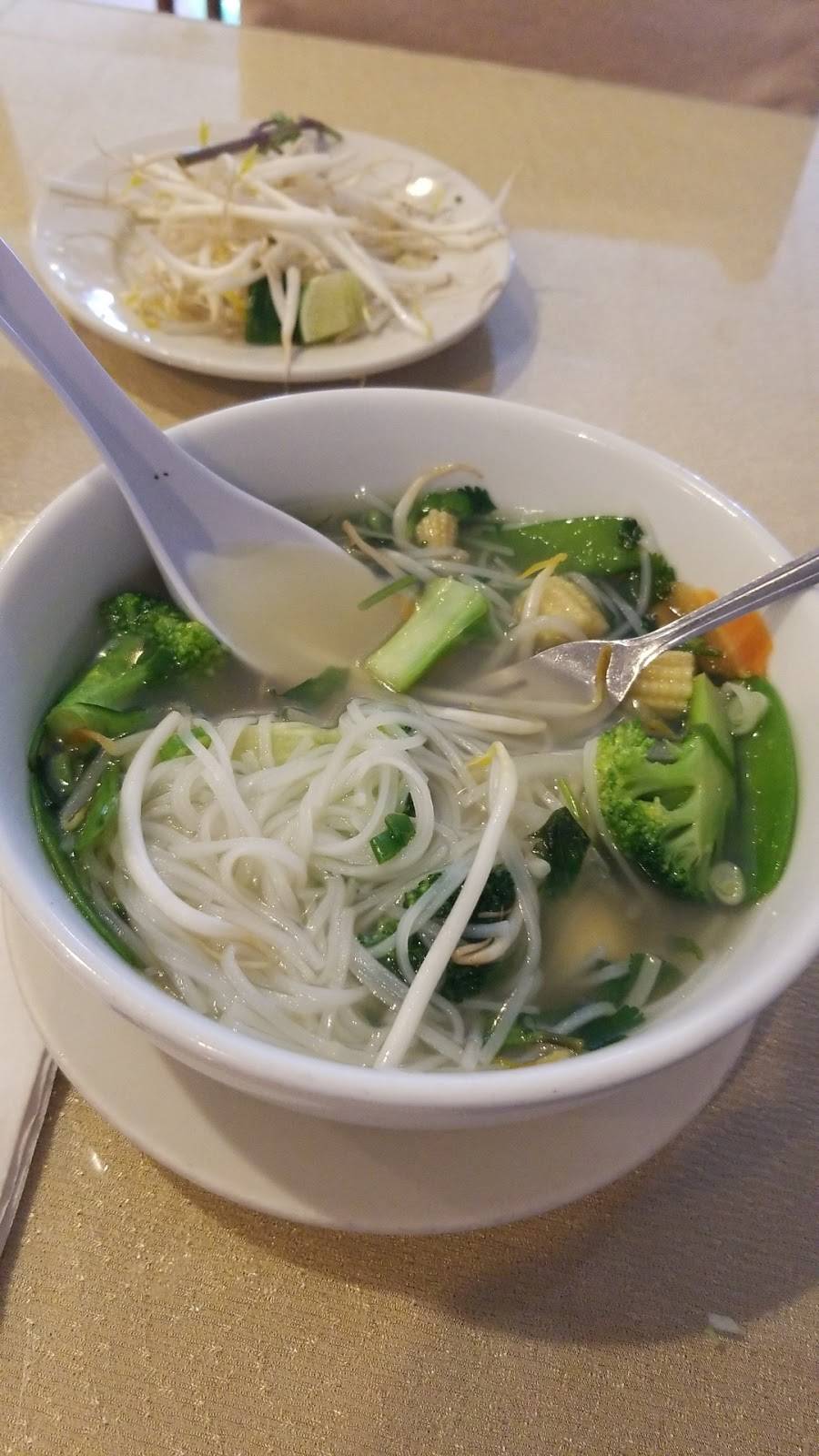 Pho Paris Restaurant | restaurant | 136 Newbury St #2, Peabody, MA 01960, USA | 9785358339 OR +1 978-535-8339