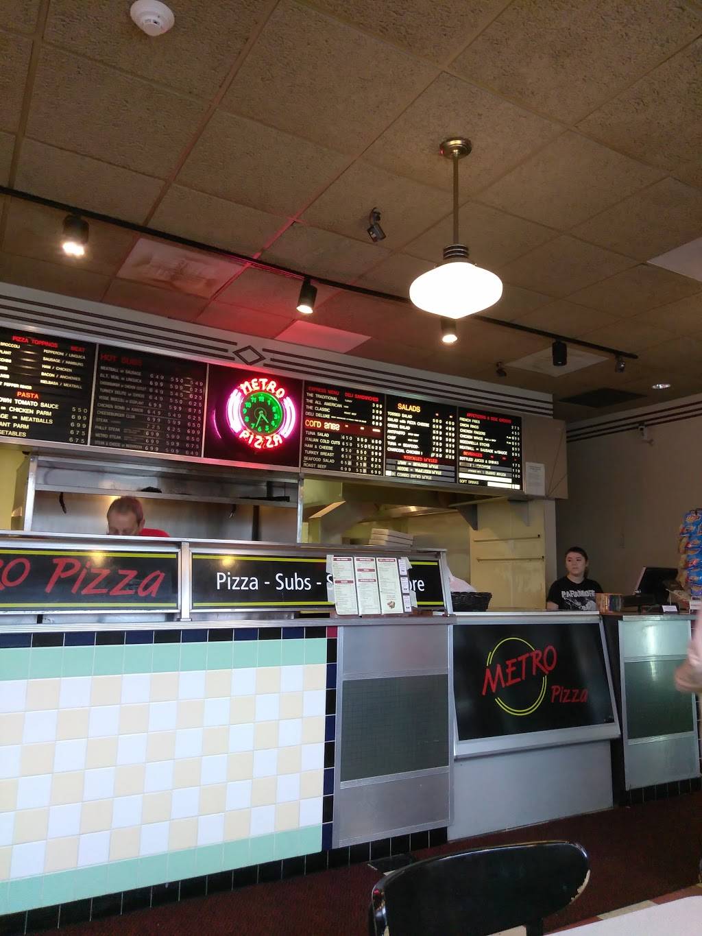 Metro Pizza & Sandwiches | restaurant | 933 Belleville Ave, New Bedford, MA 02745, USA | 5089953338 OR +1 508-995-3338