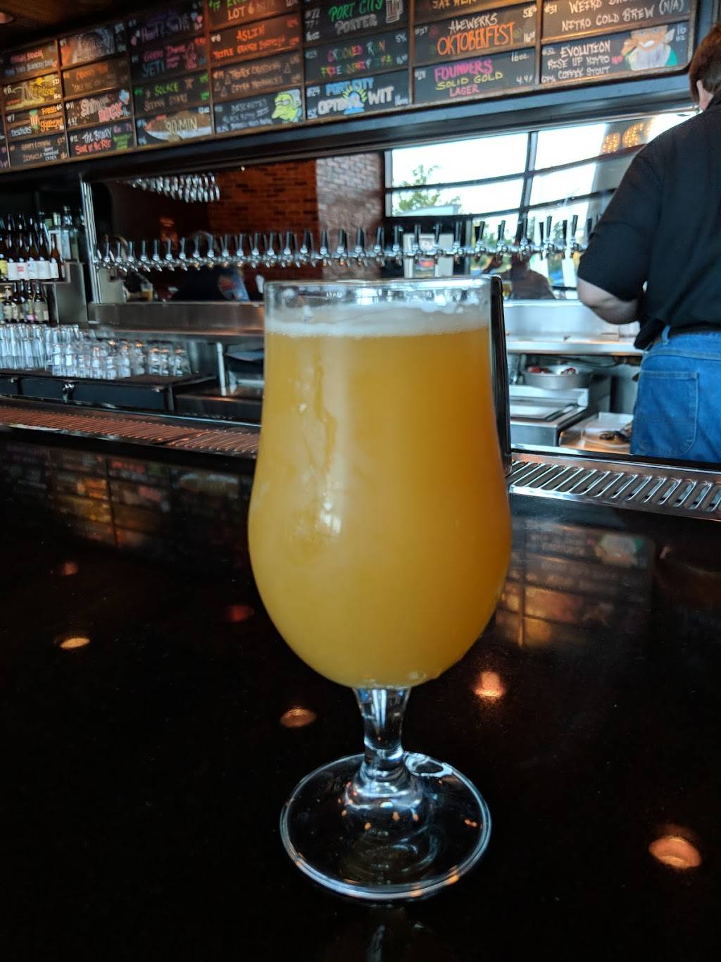 Glass Half Full Taproom | restaurant | 20575 Easthampton Plaza, Ashburn, VA 20147, USA | 5712936808 OR +1 571-293-6808