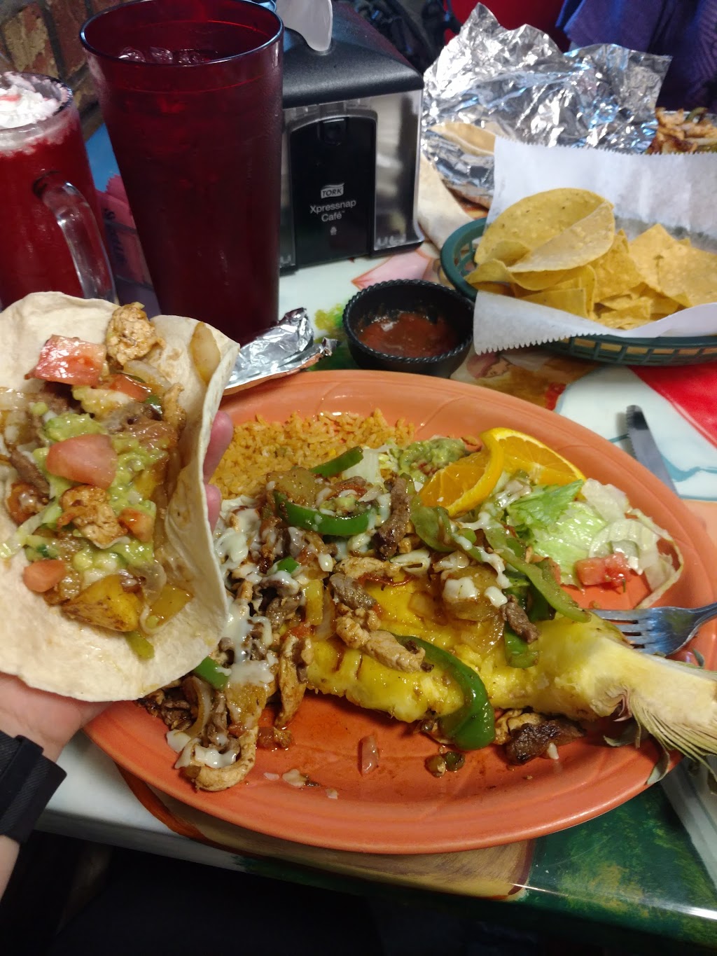 El A De Oros | restaurant | 1408 Foster Rd, Ellsworth, KS 67439, USA | 7854724128 OR +1 785-472-4128