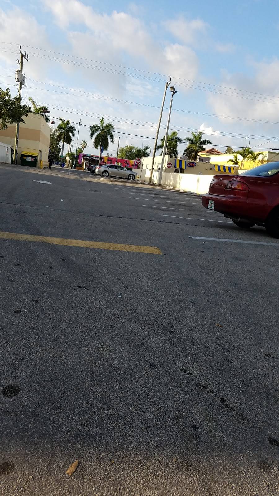 El Rio Lindo Café | restaurant | 641 SW 12th Ave, Miami, FL 33130, USA | 3058569934 OR +1 305-856-9934