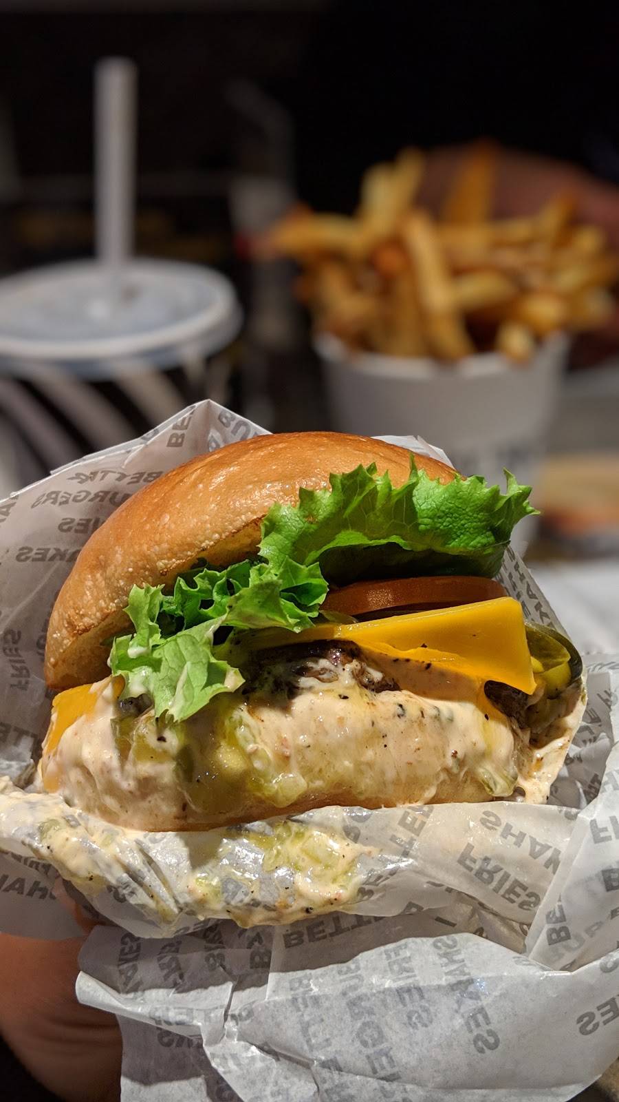 South St. Burger | restaurant | 2901 Bayview Ave, North York, ON M2K 1E6, Canada | 6473501518 OR +1 647-350-1518