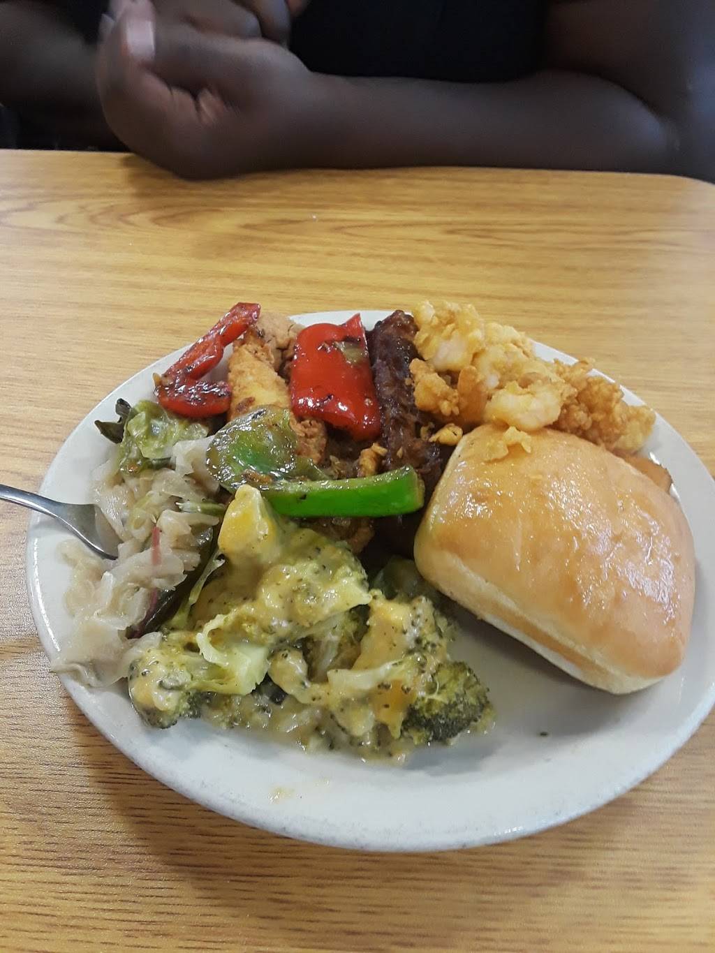 Carolina BBQ & Chicken | restaurant | 1395 Skippers Rd, Emporia, VA 23847, USA | 4346378803 OR +1 434-637-8803