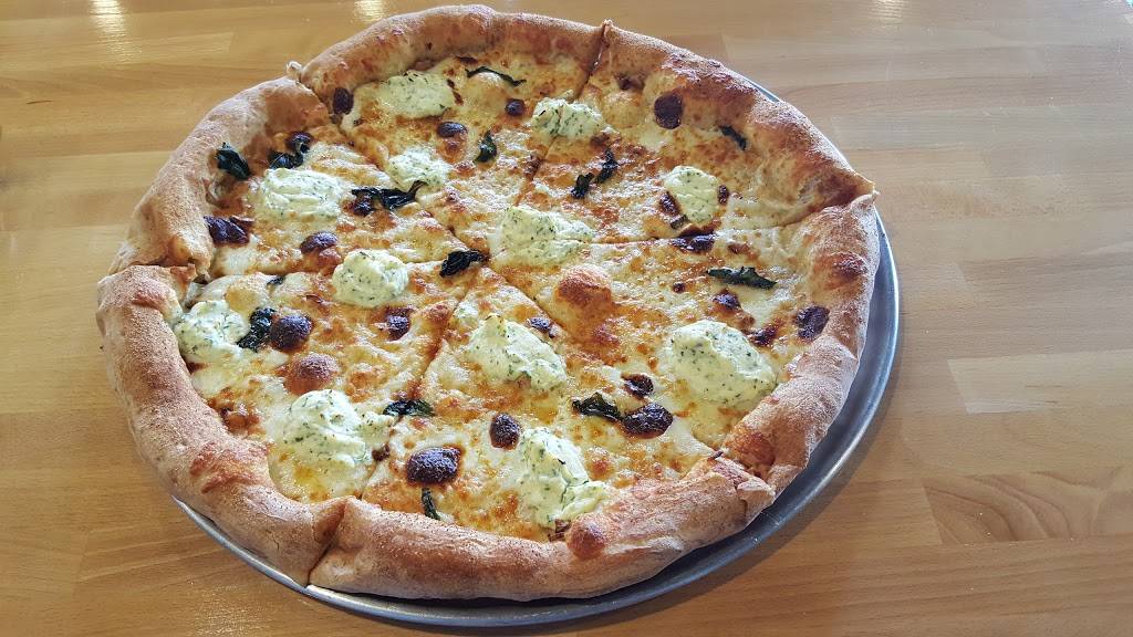 Brozinnis Pizza | meal takeaway | 140 W Main St, Nashville, IN 47448, USA | 8129888800 OR +1 812-988-8800