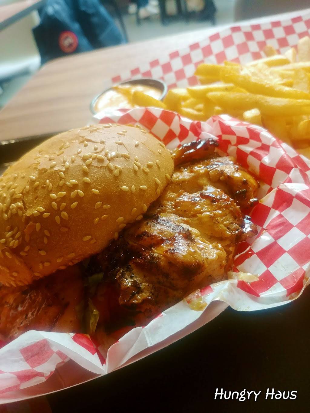 Michaels Chicago-Style Red Hots | meal takeaway | 1879 2nd St, Highland Park, IL 60035, USA | 8474323338 OR +1 847-432-3338