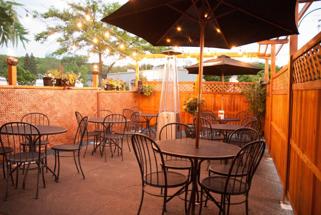 Angelos McFarland | restaurant | 4706 Farwell St, McFarland, WI 53558, USA | 6088382233 OR +1 608-838-2233