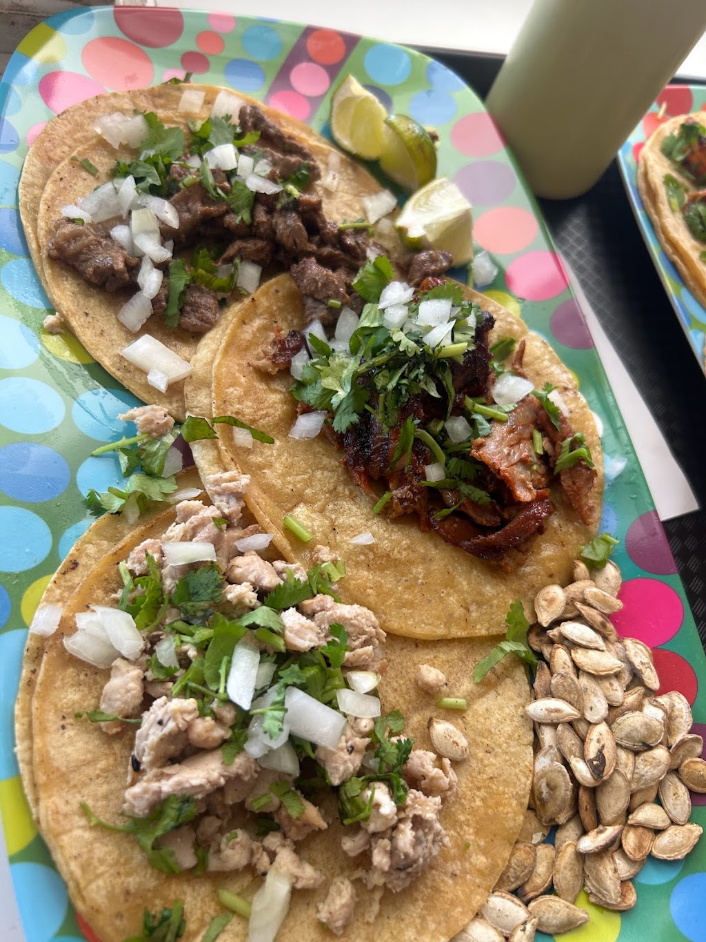 Taqueria Los Molcajetes | restaurant | 571 E 13th St, Lockport, IL 60441, USA | 8152122877 OR +1 815-212-2877