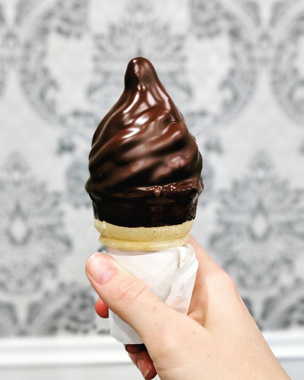 Creme & Chocolats | restaurant | 1744 S Val Vista Dr #111, Mesa, AZ 85204, USA | 4809126544 OR +1 480-912-6544