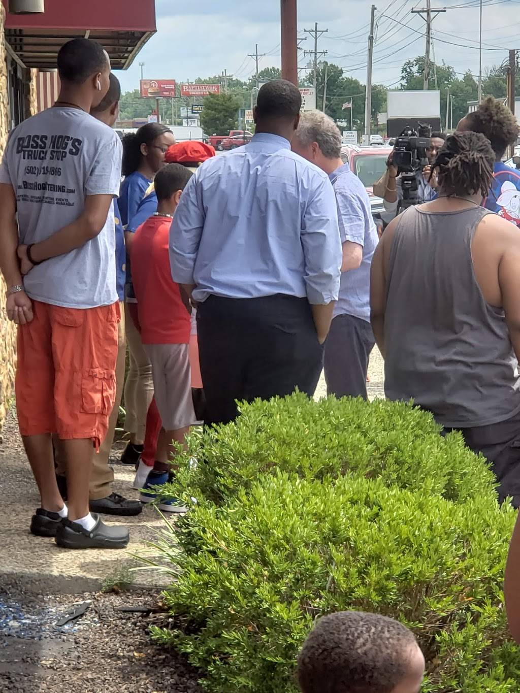 Golden Wall | restaurant | 3201 Fern Valley Rd #111, Louisville, KY 40213, USA | 5029689717 OR +1 502-968-9717