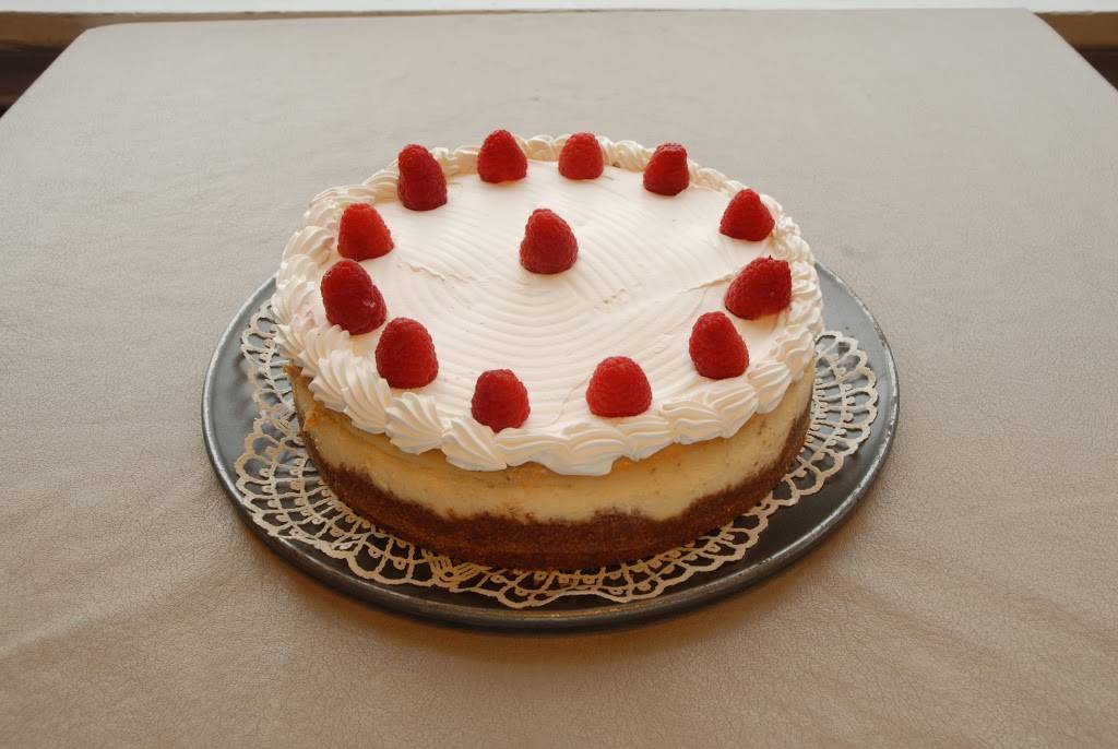 Lolas Bakery & Restaurant | bakery | 306 S 3rd Ave, Sturgeon Bay, WI 54235, USA | 9204735055 OR +1 920-473-5055