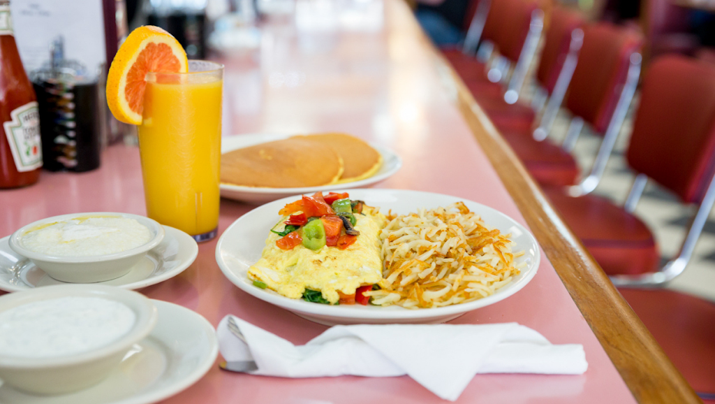 The White House Restaurant | restaurant | 3172 Peachtree Rd NE, Atlanta, GA 30305, USA | 4042377601 OR +1 404-237-7601