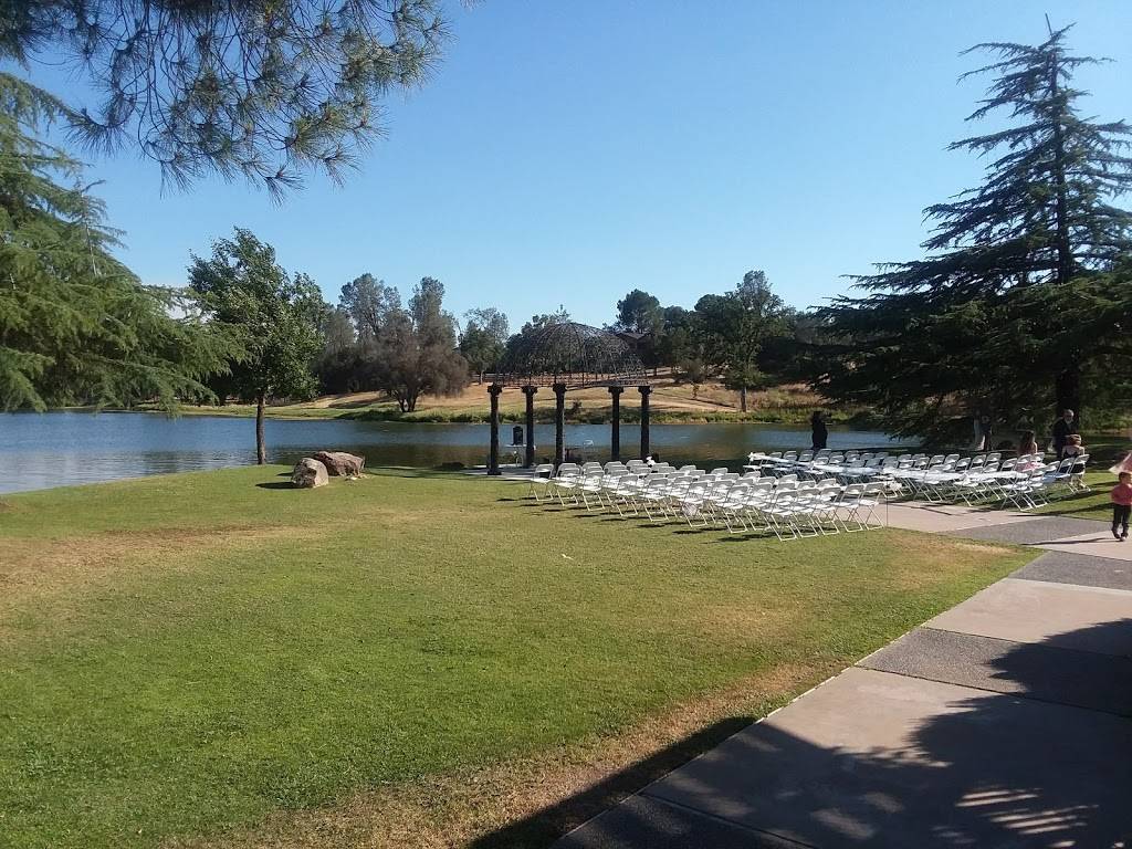 Blue Heron | restaurant | 30250 Yosemite Springs Pkwy, Coarsegold, CA 93614, USA | 5596586969 OR +1 559-658-6969