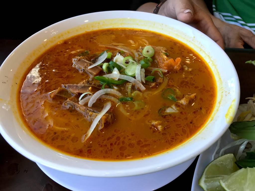 Pho Metro Vaughan | restaurant | 2499 Rutherford Rd Unit 11, Vaughan, ON L4K 0J9, Canada | 2895533979 OR +1 289-553-3979