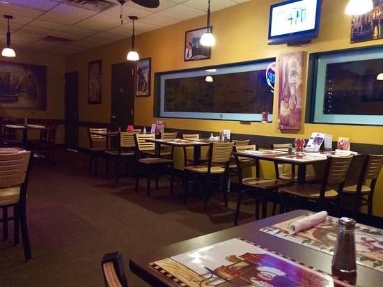 Mama Ciminos Pizza | restaurant | 131 N Wells St, Lake Geneva, WI 53147, USA | 2623489077 OR +1 262-348-9077