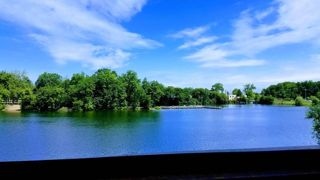 Lake Pointe Yacht Club Inc | restaurant | 37604 Ann Arbor Rd, Livonia, MI 48150, USA | 7345911868 OR +1 734-591-1868