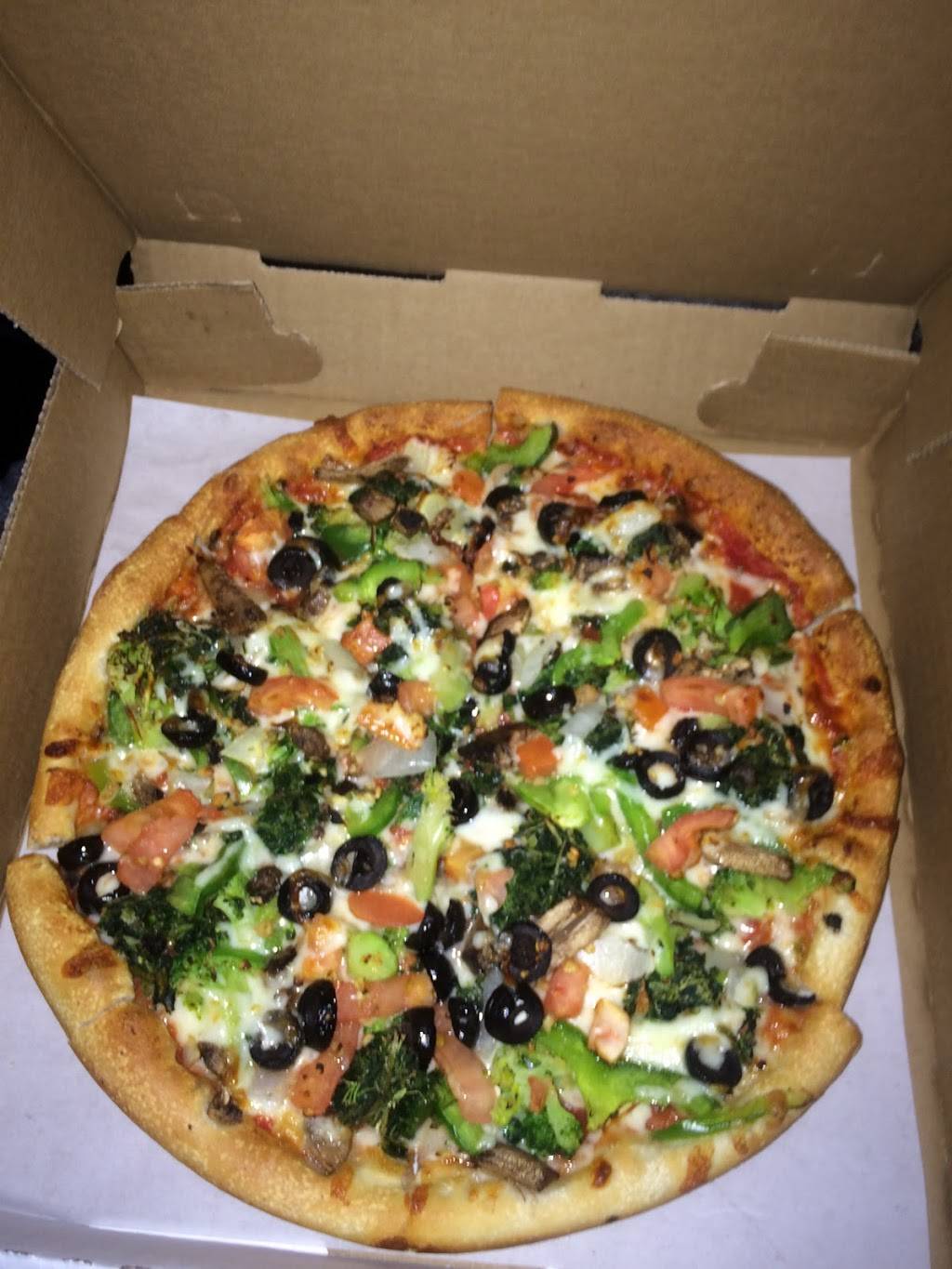 Giovannis Roast Beef & Pizza | restaurant | 207 Rockingham Rd, Londonderry, NH 03053, USA | 6034349021 OR +1 603-434-9021