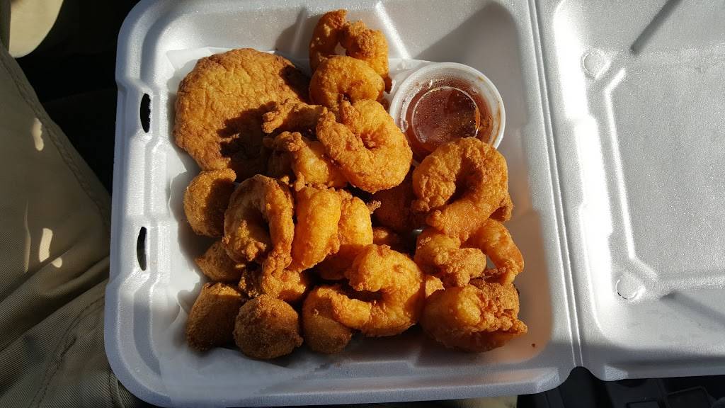 Skrimp Shack | restaurant | 605 Newmarket Dr N #28, Newport News, VA 23605, USA | 7578388124 OR +1 757-838-8124