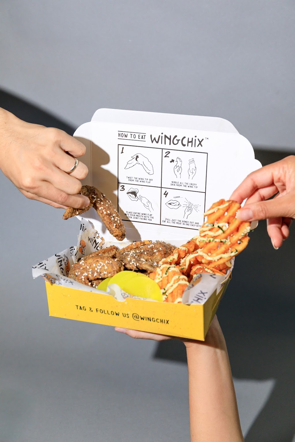 Wingchix | restaurant | 661 E 62nd St, Los Angeles, CA 90001, USA | 3233013396 OR +1 323-301-3396