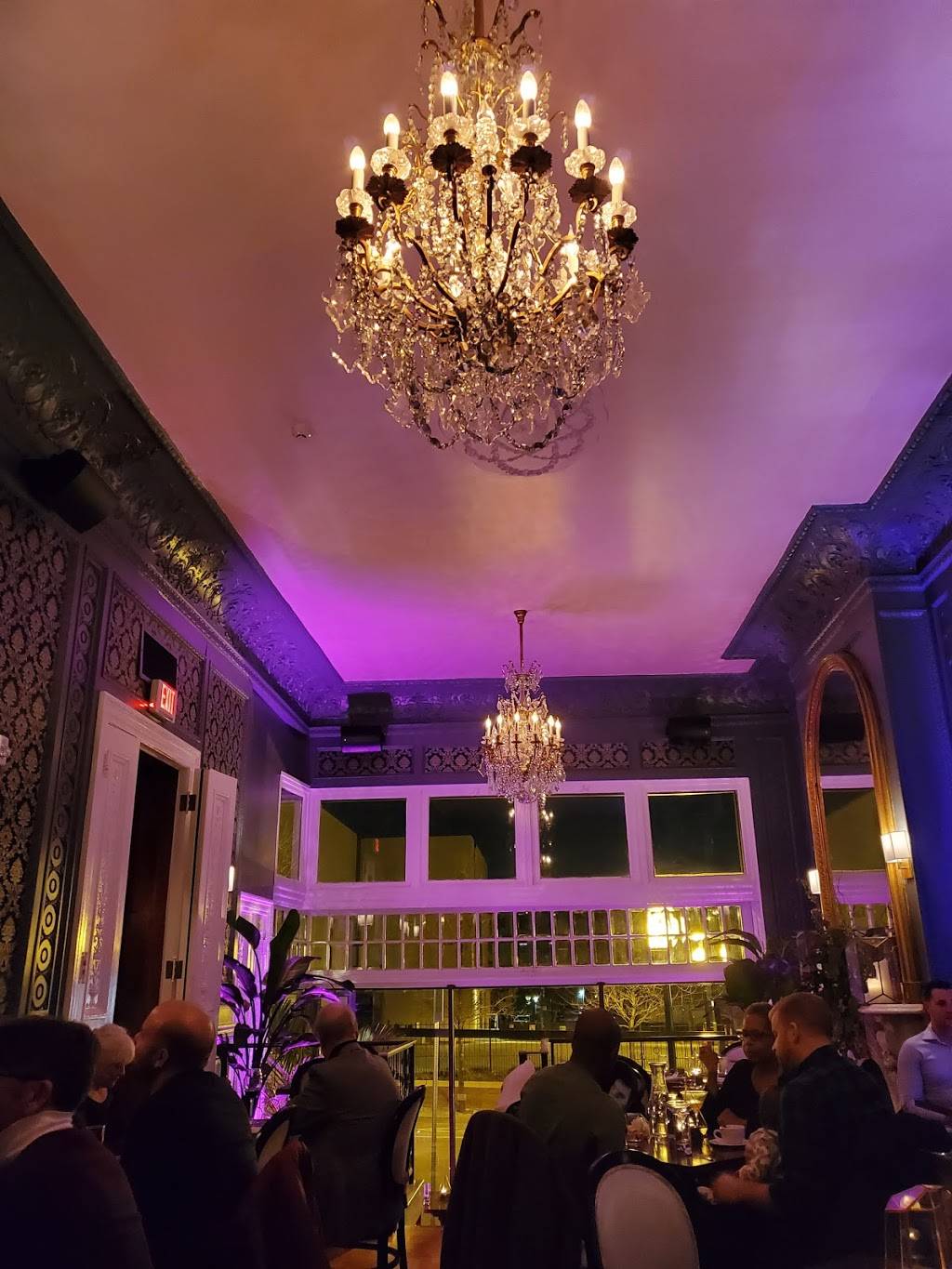 The Manor | restaurant | 924 N Charles St, Baltimore, MD 21201, USA | 4438351526 OR +1 443-835-1526