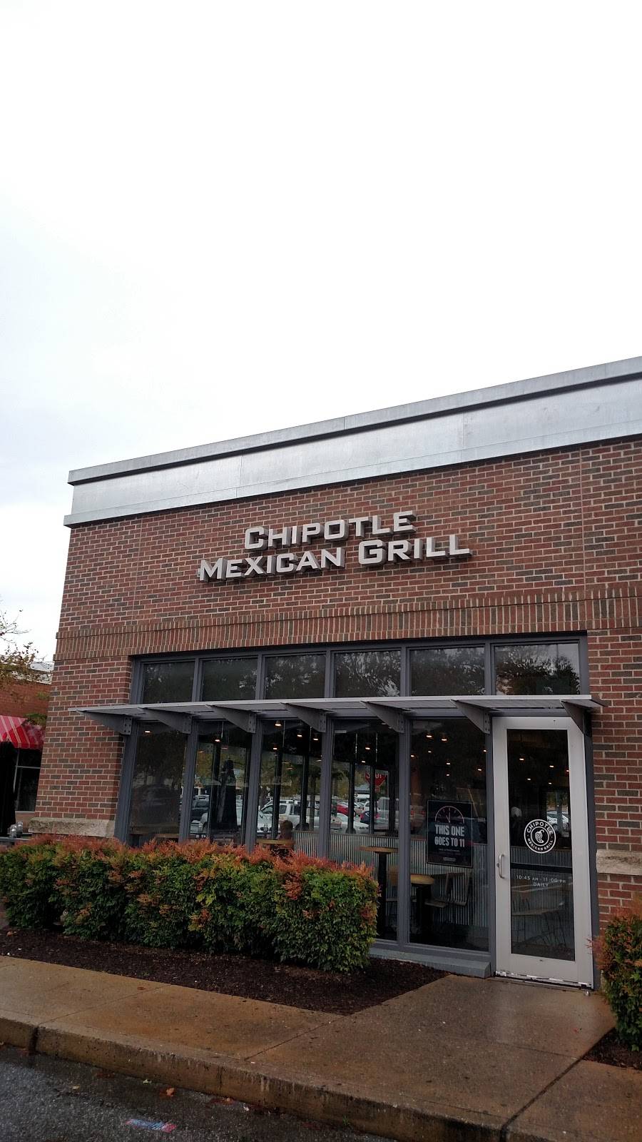 Chipotle Mexican Grill | restaurant | 96 Main St, Gaithersburg, MD 20878, USA | 3019263875 OR +1 301-926-3875